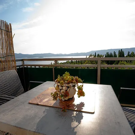 Apartman Kremena Small 200m *