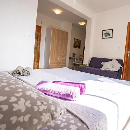 Kremena Small 200m Apartman *