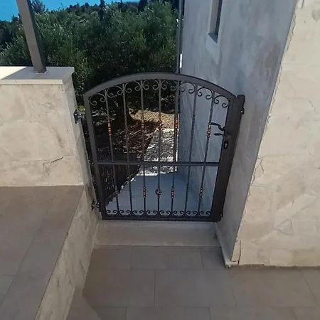 Kremena Small 200m
