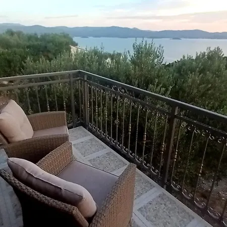 Apartman Kremena Small 200m *