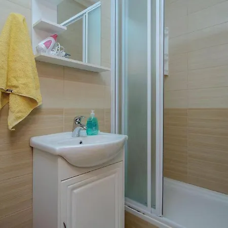 Kremena Small 200m Apartment Klek