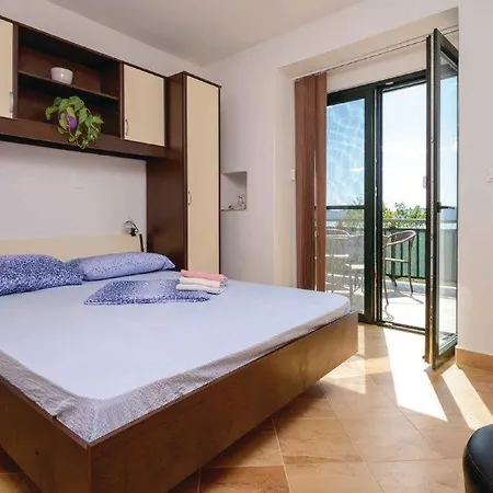 Διαμέρισμα Kremena Small 200m *