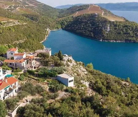 Kremena Small 200m Apartment