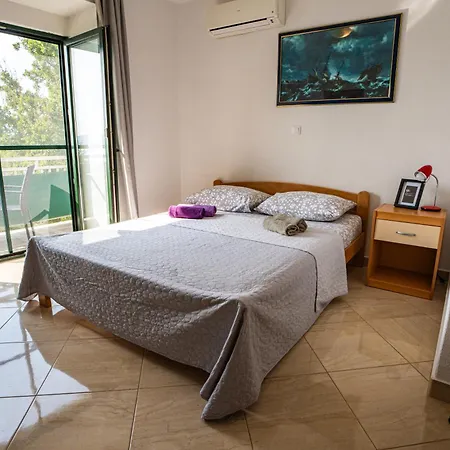 Kremena Small 200m Apartment