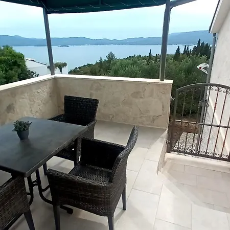 Apartment Kremena Small 200m Klek