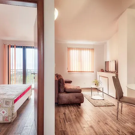 Kremena Small 200m Apartment *