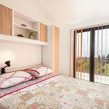 Apartment Kremena Small 200m Klek