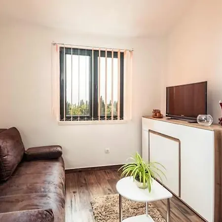 Kremena Small 200m *