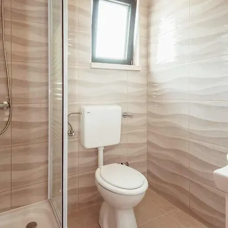 Kremena Small 200m Διαμέρισμα