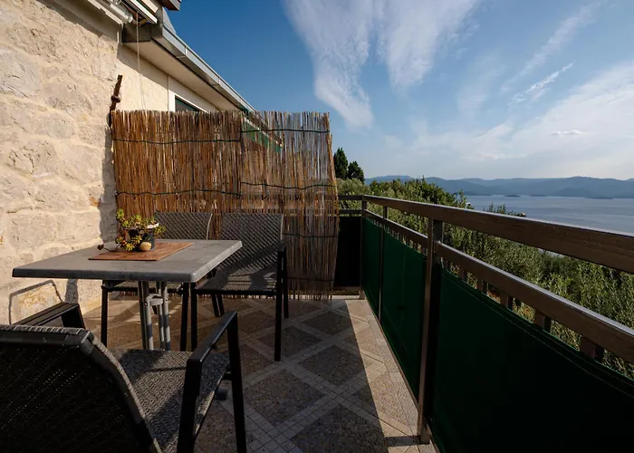 Kremena Small 200m Apartment