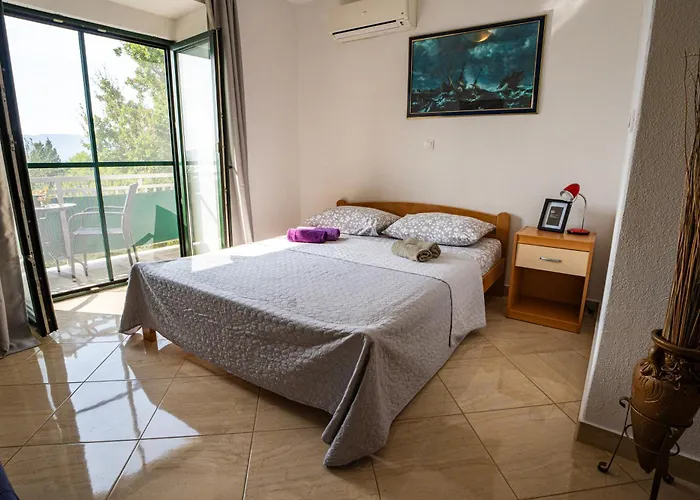 Kremena Small 200m Apartment