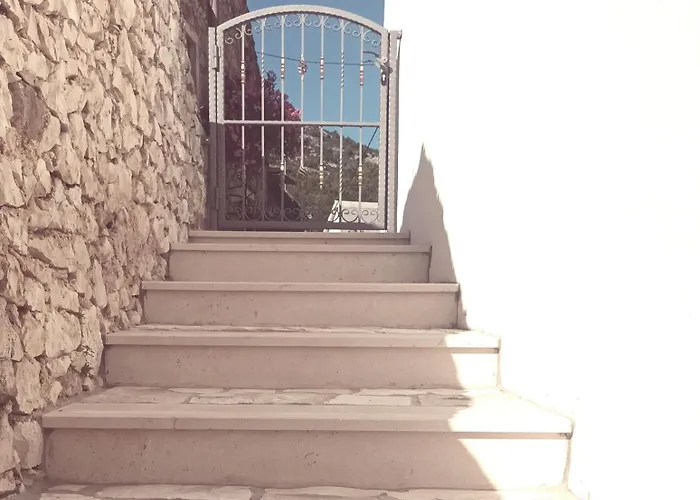 Apartment Kremena Small 200m Klek