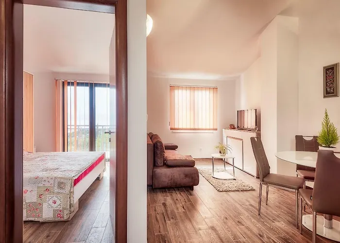 Kremena Small 200m Apartment *