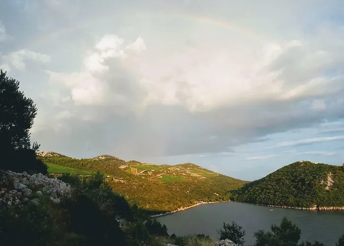 Kremena Small 200m Apartment