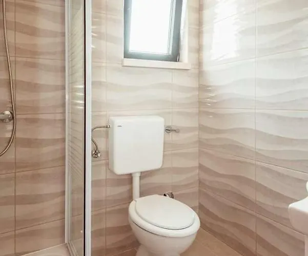 Kremena Small 200m Apartment